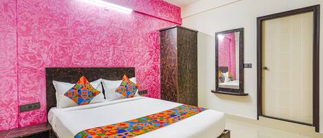 Free WiFi, bed sheets