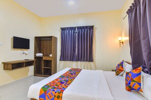 Egyptian cotton sheets, premium bedding, free WiFi, bed sheets - Fabhotel Baga Tulip - 600m From Baga Beach (Baga)