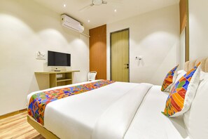 Premium bedding, free WiFi, bed sheets - Fabhotel Villa Inn (Ujjain)