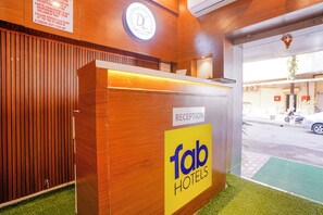 Reception - Fabexpress Dhanlaxmi Residency (Mumbai)