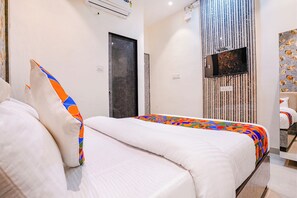 1 bedroom, premium bedding, free WiFi, bed sheets