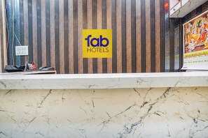Reception - Fabexpress Rameshwar Inn (Prayagraj)