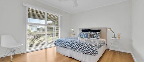 3 habitaciones, tabla de planchar con plancha, wifi y ropa de cama