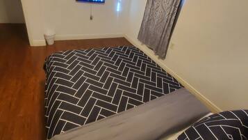 1 chambre, fer et planche à repasser, Wi-Fi gratuit, draps fournis