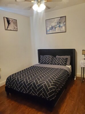 1 bedroom, iron/ironing board, free WiFi, bed sheets - Cozy, Unique & Private Apartment in Prime Location Near IAH Airport (Spring)