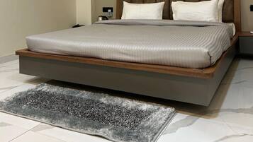 Bàn, khu vực làm việc phù hợp cho laptop