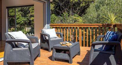2 minute drive to the beach, 3 minute walk to the pool, spa at the property
