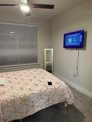 1 habitación, tabla de planchar con plancha, wifi y ropa de cama 