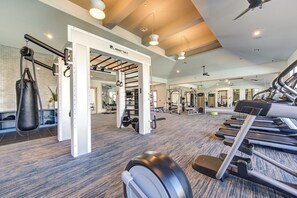 Fitness facility - Chic 1-bedroom with AC and WiFi in fabulous Missouri City (Missouri City)