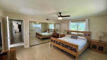 3 bedrooms, desk, iron/ironing board, travel crib