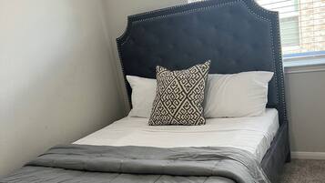 2 slaapkamers, een strijkplank/strijkijzer, wifi, beddengoed