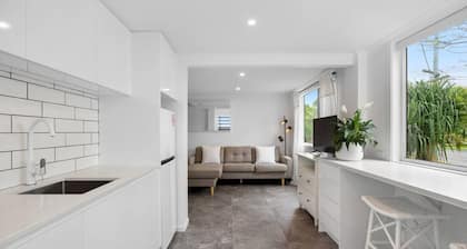 Henderson St, Studio Noosa Sunshine Beach