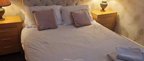 4 chambres, fer et planche à repasser, Wi-Fi, draps fournis