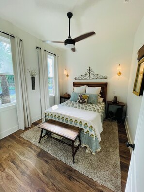 2 bedrooms, iron/ironing board, WiFi, bed sheets