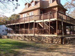 Exterior - Historic 11 room Full House Rental in Oak Bluffs walking distance to beach (Oak Bluffs)