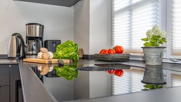 Kühlschrank, Ofen, Herdplatte, Geschirrspüler