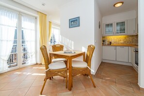 Unclassified image, 2 of 12, button