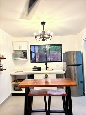 Microwave, stovetop - Cozy little house in enjoyable Costa Rica/Guanacaste with AC and WiFi.  (Guanacaste Province)