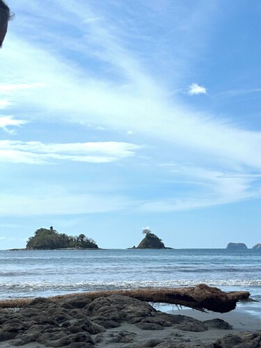 Cozy little house in enjoyable Costa Rica/Guanacaste with AC and WiFi. 