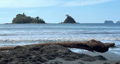 Cozy little house in enjoyable Costa Rica/Guanacaste with AC and WiFi.