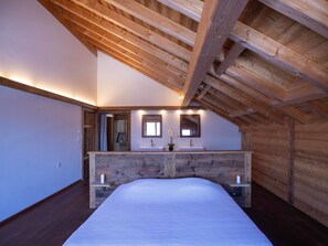 3 bedrooms, desk, WiFi