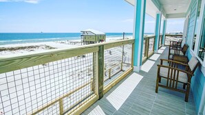 Property grounds - Spacious 7-bedroom house with private pool in awesome Gulf Shores (Gulf Shores)