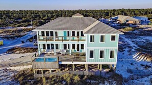 Exterior - Spacious 7-bedroom house with private pool in awesome Gulf Shores (Gulf Shores)