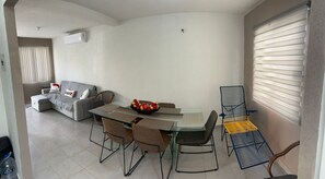 Appartement, patio, vue piscine | Coin séjour