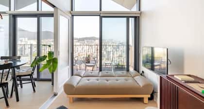 Charming 2-bedroom house with AC and WiFi in lovely Busan