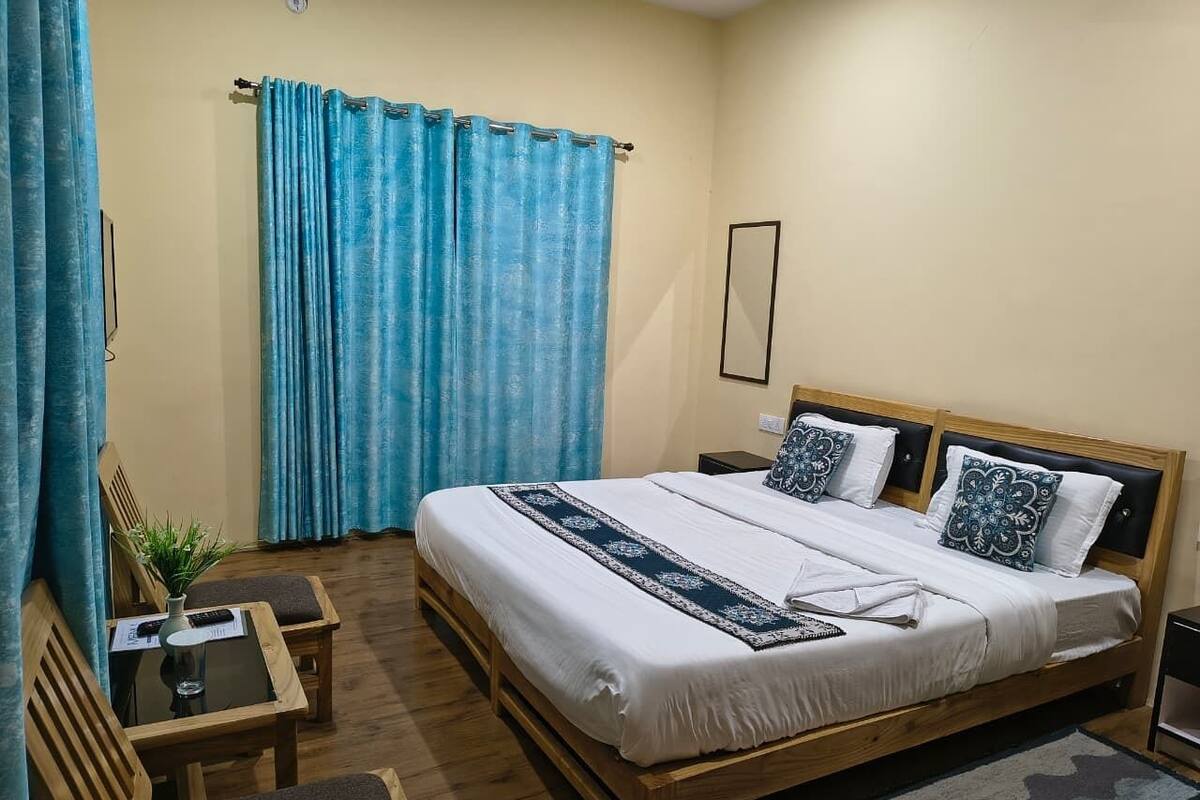 スタンダード ダブルルーム マウンテンビュー | WiFi (無料)