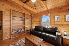 Smart TV - NEW Crossbow Cabin | Mtn Cabin w/Views | Sleeps 10 (rising fawn)