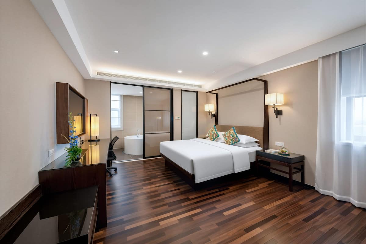 Free minibar, in-room safe, laptop workspace, blackout curtains