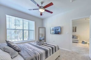 1 bedroom, iron/ironing board, WiFi, bed sheets - Houston Luxury Apartment (Houston)