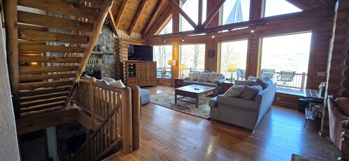Cooper's Run | Spacious 5BR Log Home w/ Hot Tub, Fireplace & Pool Table