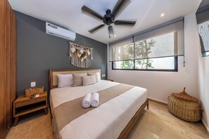 2 bedrooms, desk, WiFi, bed sheets