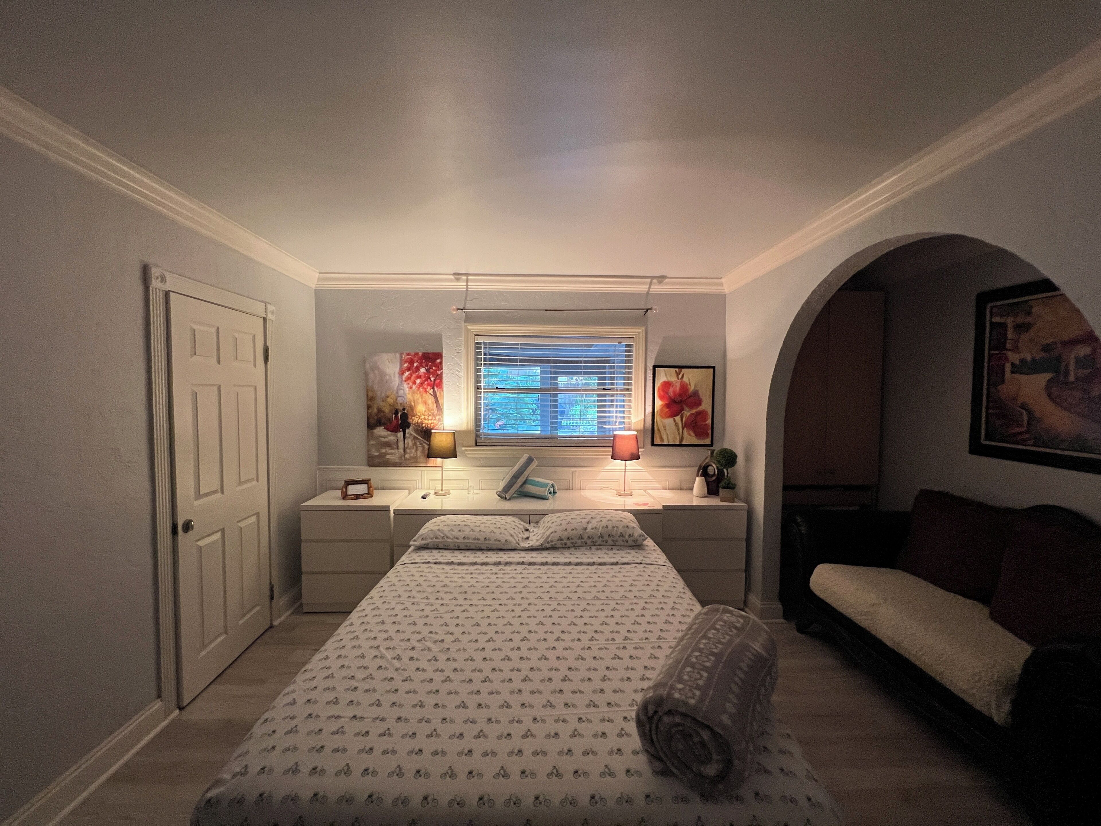 1 habitación, tabla de planchar con plancha, wifi y ropa de cama 