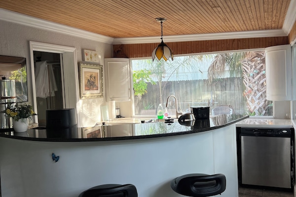 Mikrobølgeovn, ovn, kogeplade, opvaskemaskine