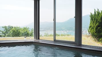 Nhà tắm công cộng