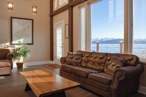 Luxury Condo, 3 Bedrooms, Balcony, Ocean View (709) | Premium bedding, pillow-top beds, individually decorated - Lakeshore Lodges (Homer)