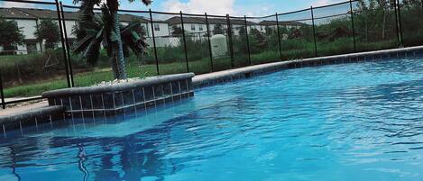 Utomhuspool