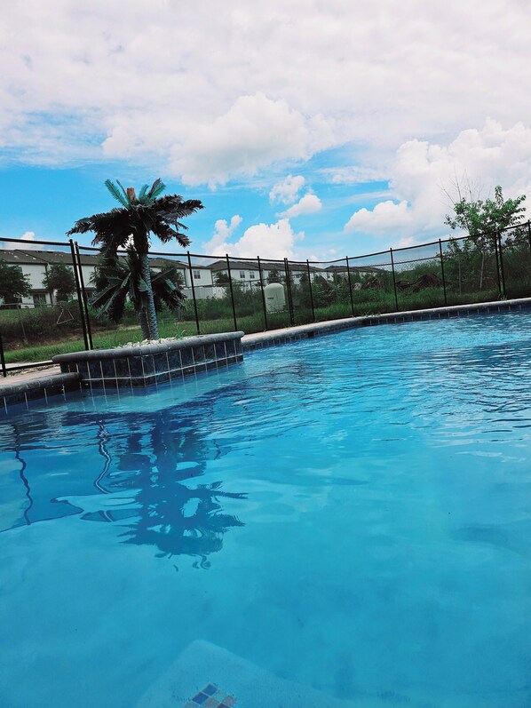 Utomhuspool