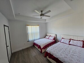 2 habitaciones, tabla de planchar con plancha y wifi gratis 