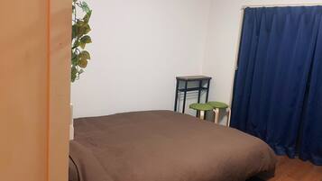 1 dormitori, escriptori, planxa i posts de planxar i wifi gratuïta