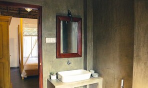 Dusche, Haartrockner, Bidet, Handtücher