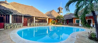 Diani Campsite & Cottages