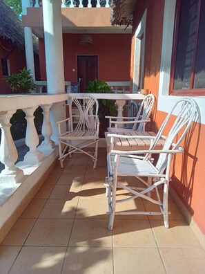 Comfort House | Terrace/patio - Diani Campsite & Cottages (Diani Beach)