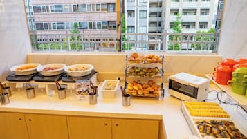 包含每日自助早餐