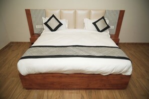 Super Deluxe room | Desk, free WiFi