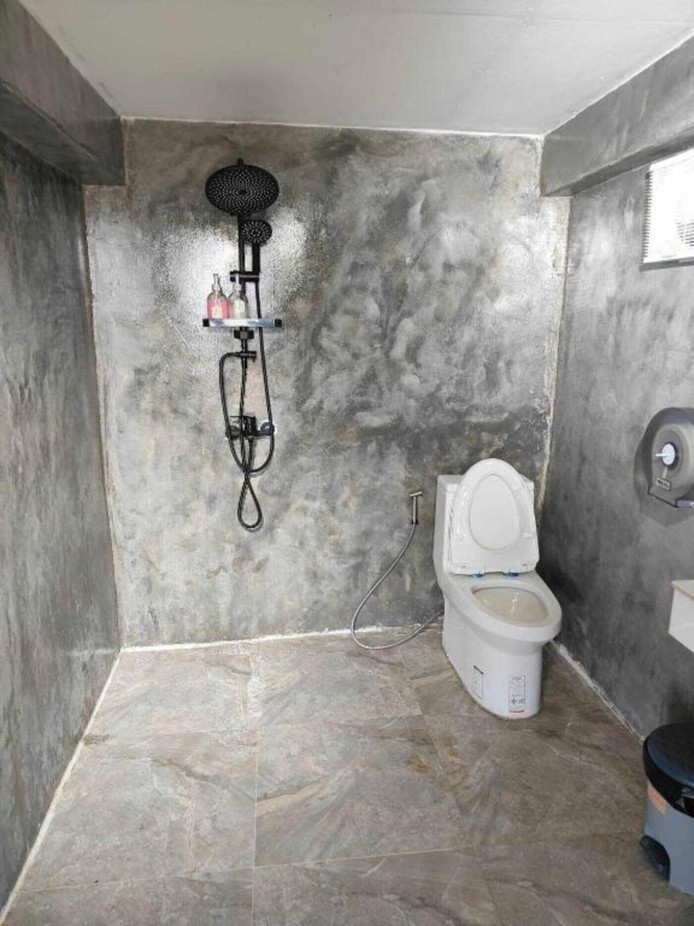 Family Room, Non Smoking, Hill View | Bathroom | Shower, hair dryer, towels, soap