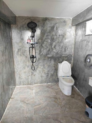 Familienzimmer, Nichtraucher, Hügelblick | Badezimmer | Dusche, Haartrockner, Handtücher, Seife